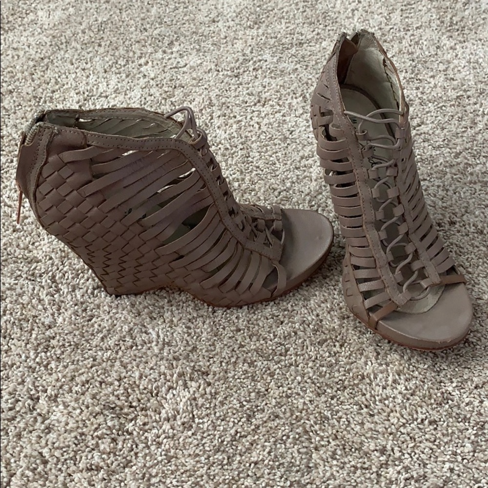 Basket weave wedge shoes